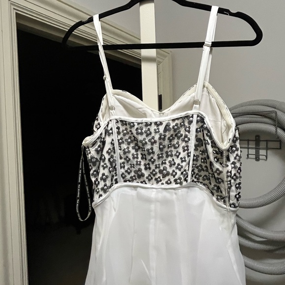 True Decadence WHITE BLACK MONO FLOWER TIERED ORGANZA MAXI DRESS - Picture 5 of 6